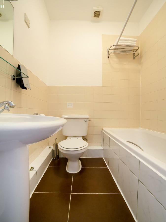 Oyo London Luton Hotel Luton  Ngoại thất bức ảnh